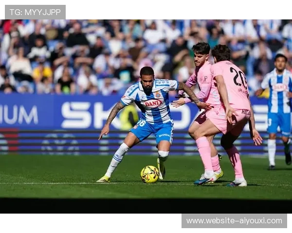 西班牙人2-2战平塞尔塔,保级压力下艰难抢得关键一分 西班牙人2-2战平塞尔塔,保级压力下艰难抢得关键一分