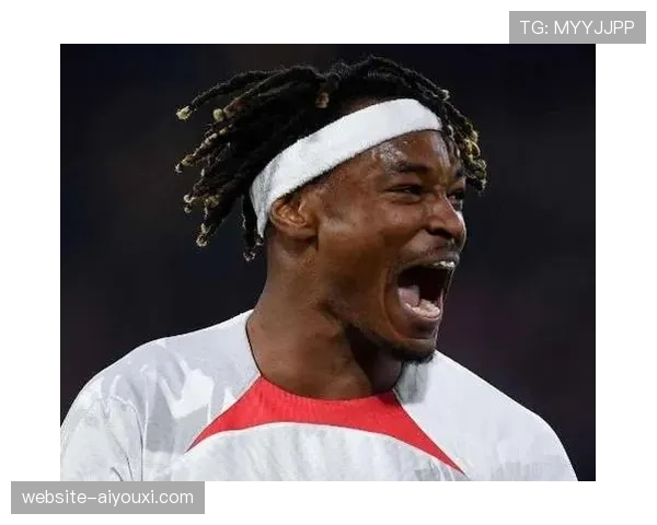 莱比锡后卫西马坎专访：在罗泽体系下，我被要求既是边后卫，也是第三中卫。